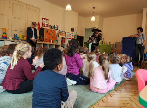 Audycja muzyczna pt. "Jak to jest gdzie indziej?"